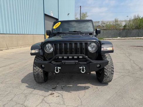 Used 2018 Jeep Wrangler Unlimited Rubicon AWD/4WD image 3
