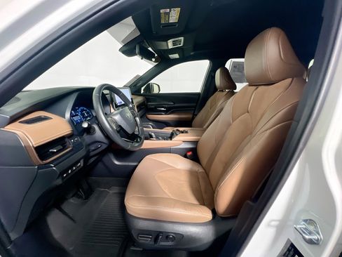 Used 2024 Toyota Grand Highlander AWD Hybrid image 14