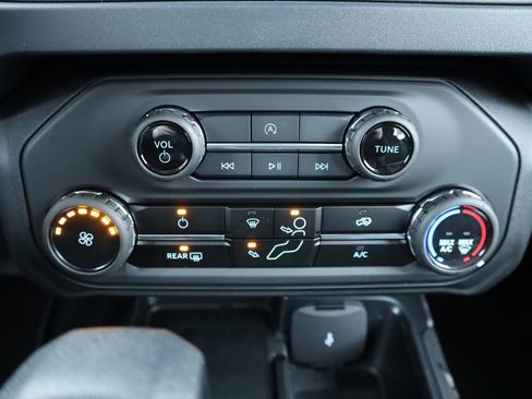 New 2025 Ford Bronco 4-Door image 6