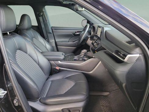 Used 2023 Toyota Highlander XSE FWD image 28
