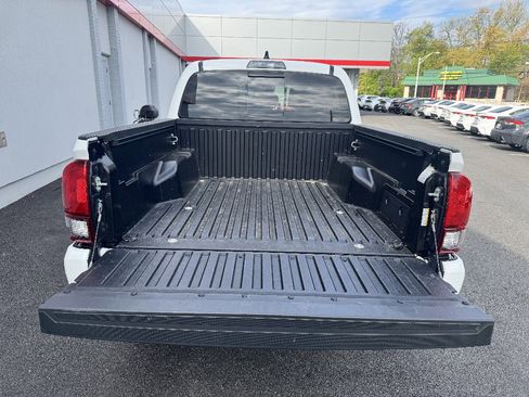 Used 2023 Toyota Tacoma SR5 w/ Technology Package AWD/4WD image 10
