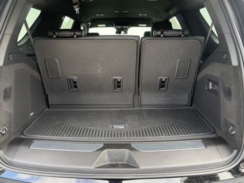 Certified 2025 Cadillac Escalade Luxury w/ LPO, Floor Liner Package AWD/4WD image 9