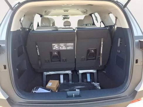 New 2026 Kia Carnival EX FWD image 28