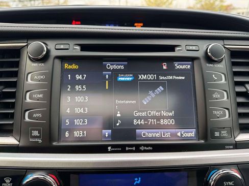 Used 2017 Toyota Highlander Limited AWD/4WD image 30