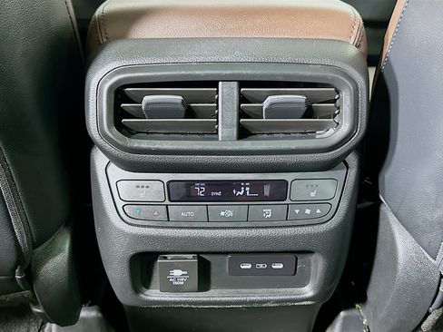 Used 2024 Honda Pilot Elite image 26