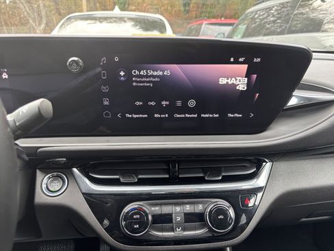 Used 2025 Buick Envista Sport Touring image 18