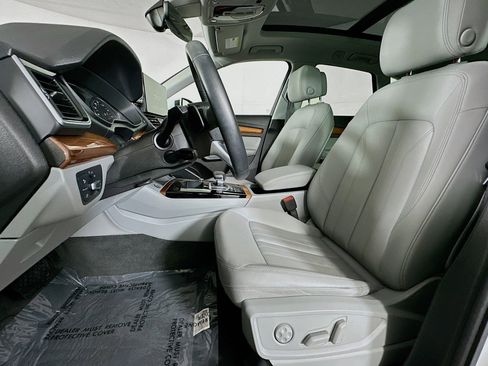 Used 2023 Audi Q5 Premium w/ Convenience Package image 18