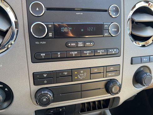 Used 2016 Ford F350 XLT w/ Snow Plow Prep Package image 28