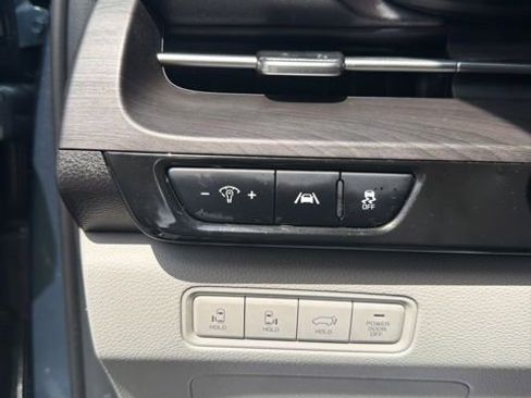 Used 2023 Kia Carnival EX FWD image 20