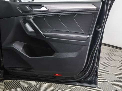 Used 2023 Volkswagen Tiguan SE w/ Panoramic Sunroof Package image 49