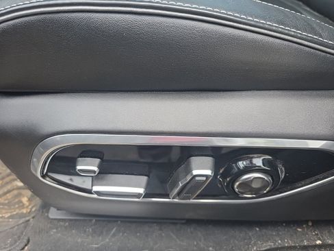 Used 2024 Jeep Grand Cherokee Overland w/ Adv Protech Group III image 17