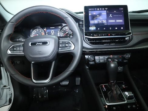 Used 2025 Jeep Compass Trailhawk AWD/4WD image 27