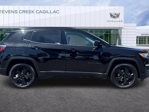 Used 2021 Jeep Compass Latitude FWD image 2