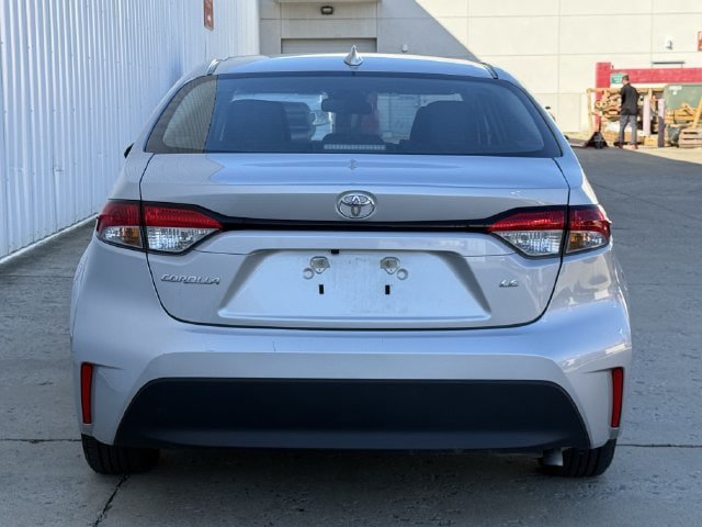 Used 2025 Toyota Corolla LE FWD image 5