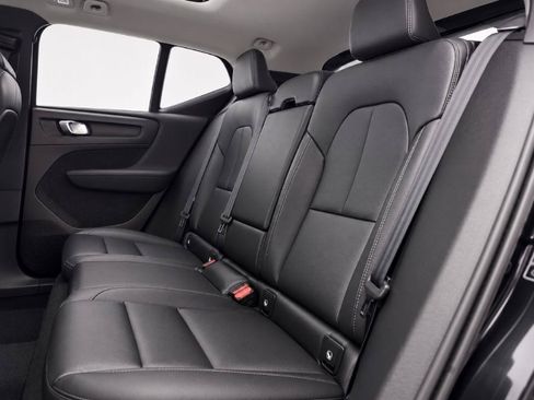 Used 2024 Volvo XC40 B5 Plus w/ Protection Package Premier AWD/4WD image 25