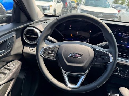 Used 2024 Chevrolet Trax ACTIV w/ Sunroof Package FWD image 13