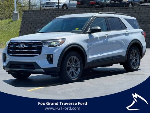 Used 2026 Ford Explorer Active w/ Active Comfort Package AWD/4WD image 1