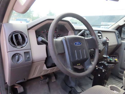 Used 2010 Ford F550 4x4 Regular Cab Super Duty image 30