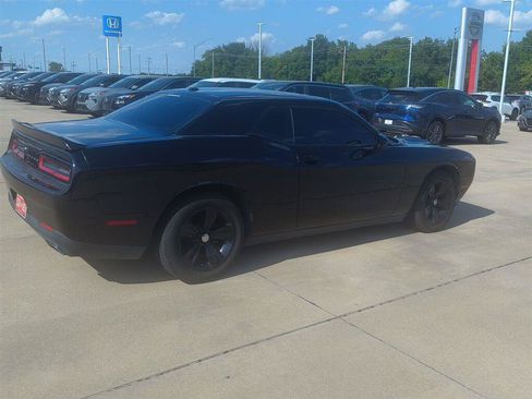 Used 2018 Dodge Challenger SXT RWD image 5