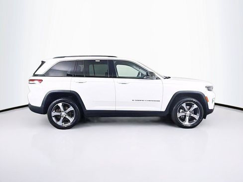 Used 2023 Jeep Grand Cherokee Limited AWD/4WD image 12