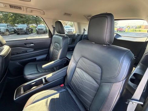 Used 2022 Nissan Pathfinder Platinum w/ Lighting Package (N92) AWD/4WD image 7