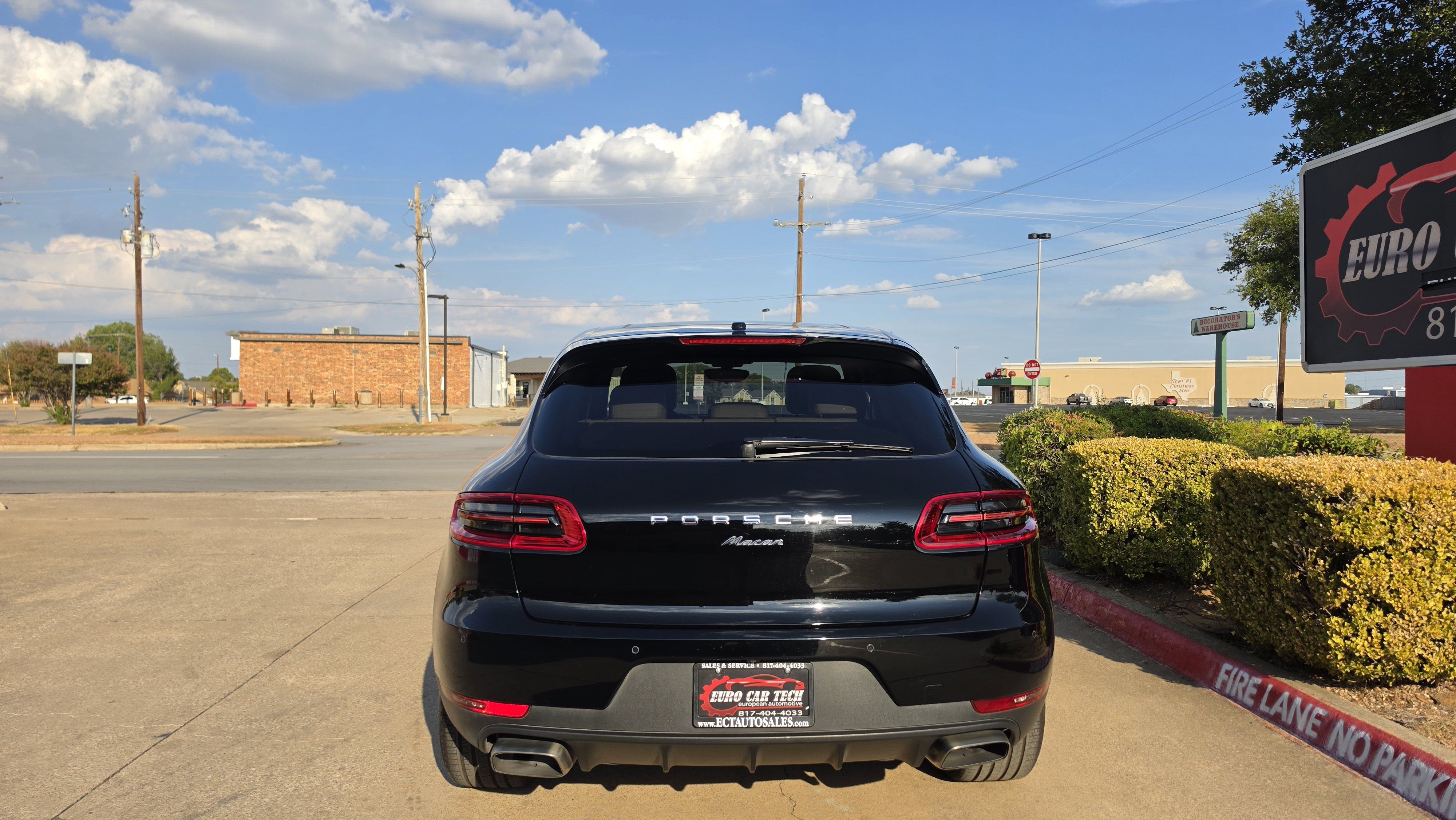 Used 2018 Porsche Macan AWD/4WD image 4