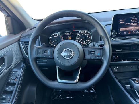 Used 2023 Nissan Rogue SV image 12