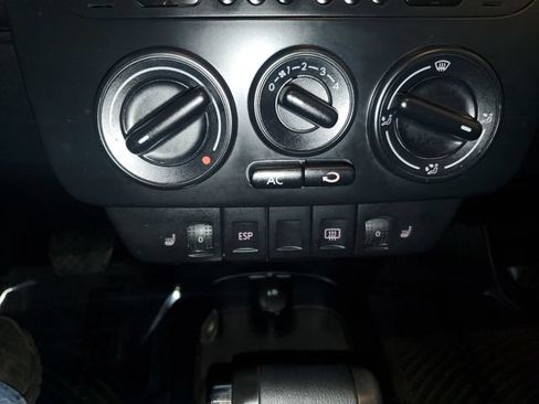 Used 2009 Volkswagen Beetle S FWD image 28