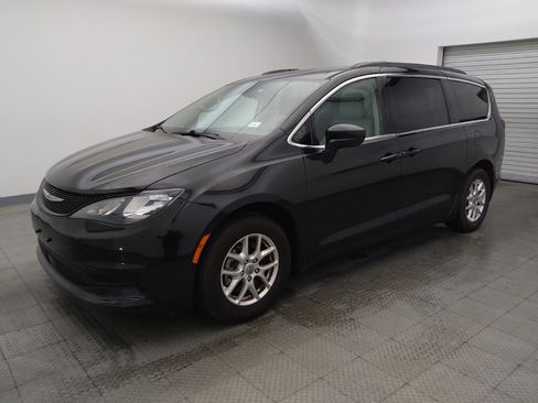 Used 2021 Chrysler Voyager Lxi FWD image 2