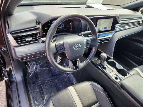 Used 2025 Toyota Camry SE image 9