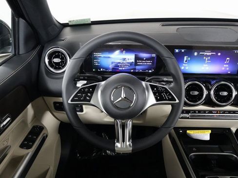 New 2026 Mercedes-Benz GLB 250 image 3