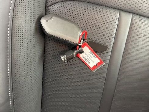 Certified 2025 Kia Sorento S image 31