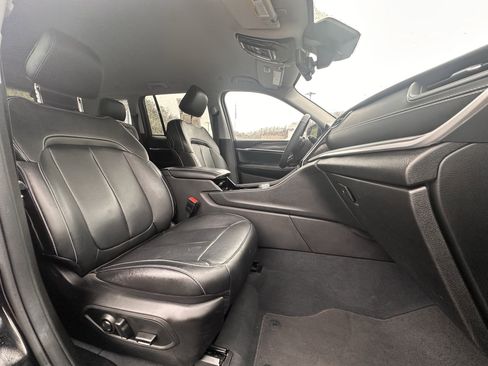 Used 2023 Jeep Grand Cherokee Limited w/ Luxury Tech Group II image 28