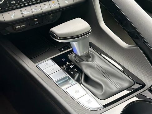 Certified 2026 Hyundai Elantra Limited FWD image 17