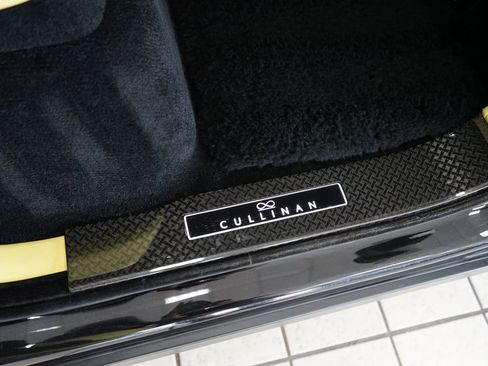 Used 2022 Rolls-Royce Cullinan Black Badge w/ Dark Exterior Package AWD/4WD image 72