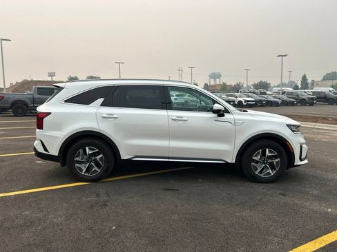 Used 2022 Kia Sorento S AWD/4WD image 6
