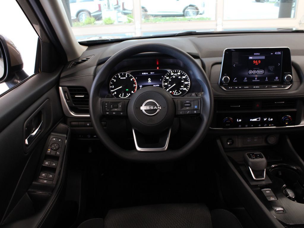 Used 2024 Nissan Rogue SV FWD image 18