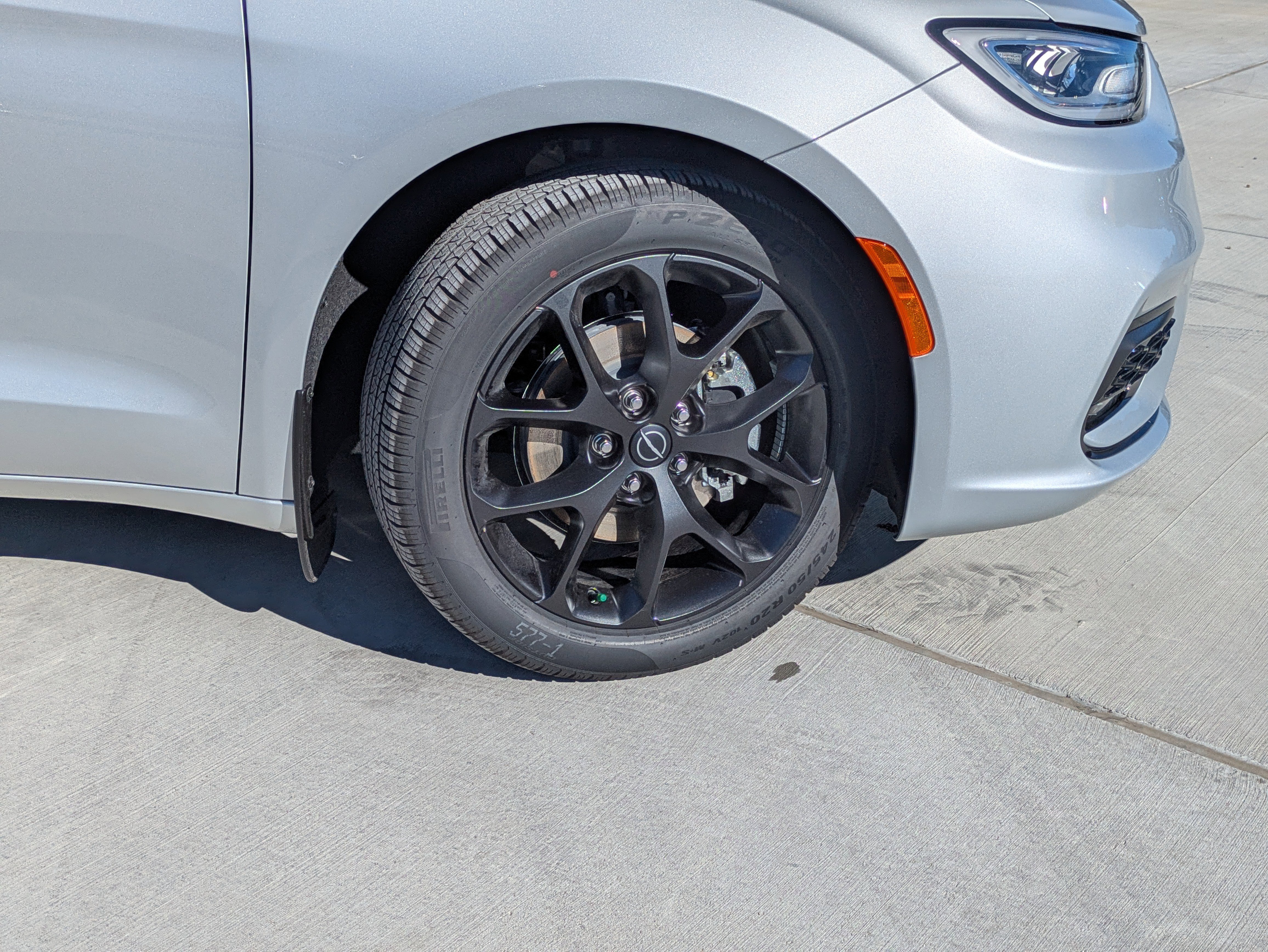 New 2026 Chrysler Pacifica Select w/ S Appearance Package FWD image 9