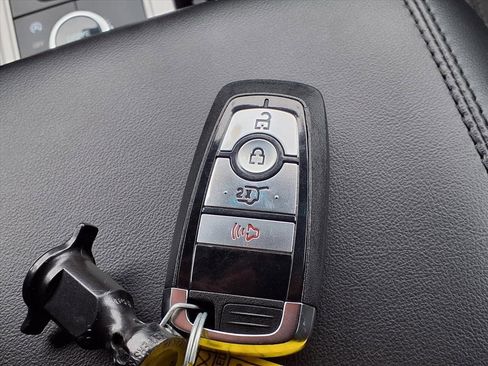 Used 2023 Ford Explorer XLT image 15