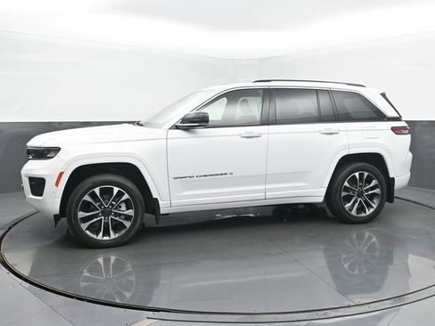 Used 2023 Jeep Grand Cherokee Overland AWD/4WD image 2