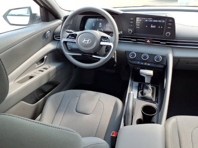New 2026 Hyundai Elantra SE FWD image 4
