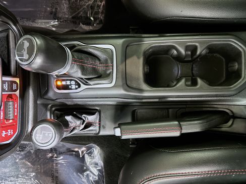 Used 2023 Jeep Wrangler Unlimited Rubicon AWD/4WD image 21