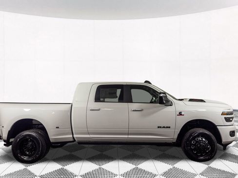 New 2026 RAM 3500 Laramie AWD/4WD image 15