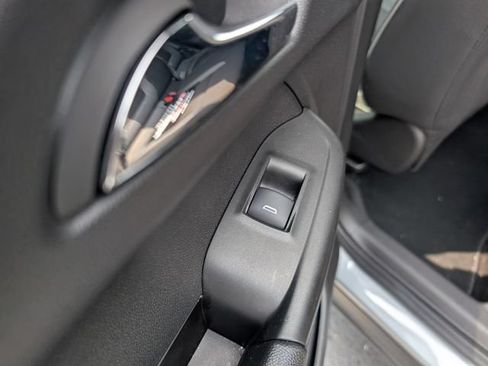 Used 2023 Chevrolet TrailBlazer LT w/ Convenience Package FWD image 12