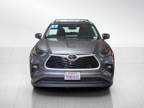 Used 2023 Toyota Highlander XLE FWD image 2