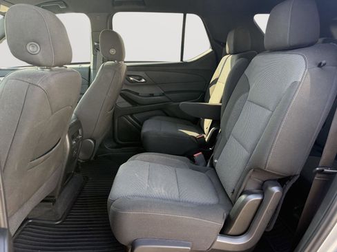 Used 2023 Chevrolet Traverse LT FWD image 23
