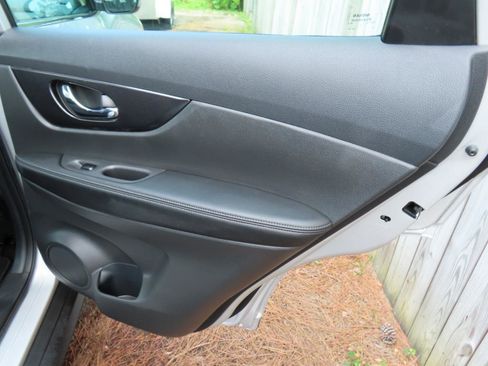 Used 2018 Nissan Rogue S FWD image 24