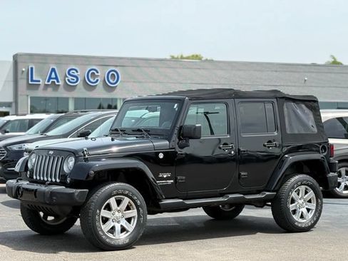 Used 2018 Jeep Wrangler Unlimited Sahara AWD/4WD image 28