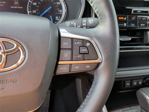 Used 2020 Toyota Highlander Limited image 17