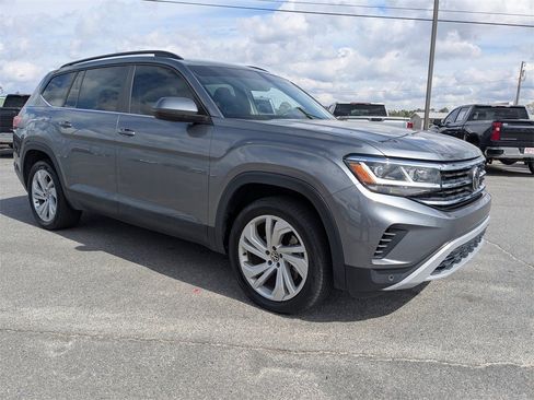 Used 2023 Volkswagen Atlas SE w/ Panoramic Sunroof Package image 2